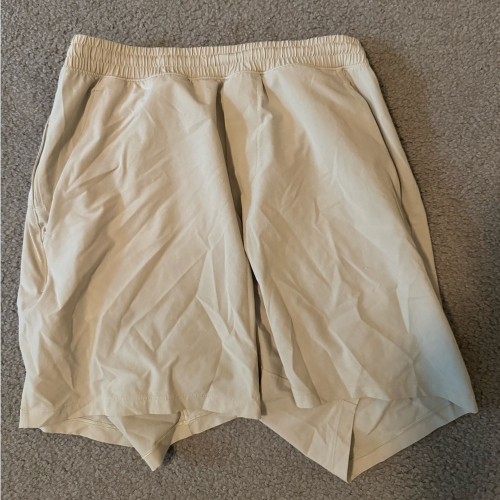 7’ lululemon pace breaker shorts